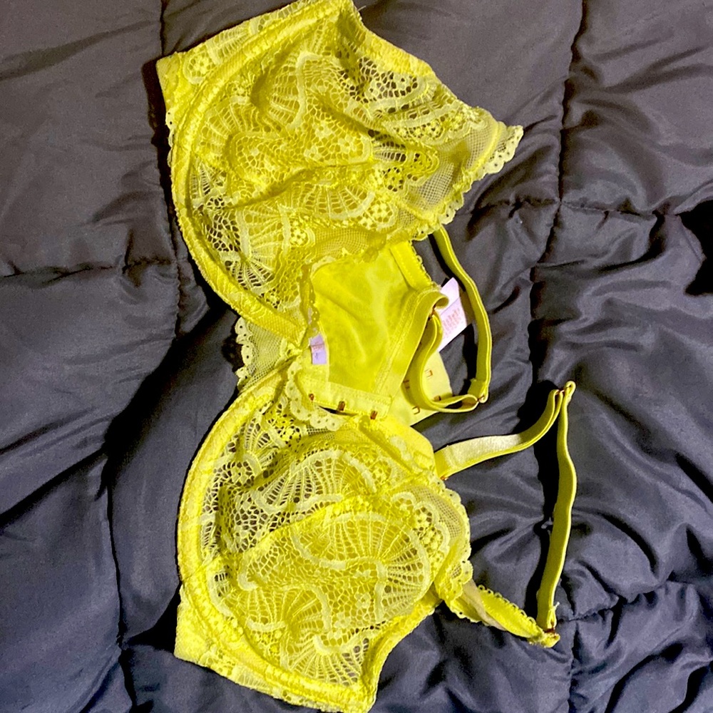 Fenty bra